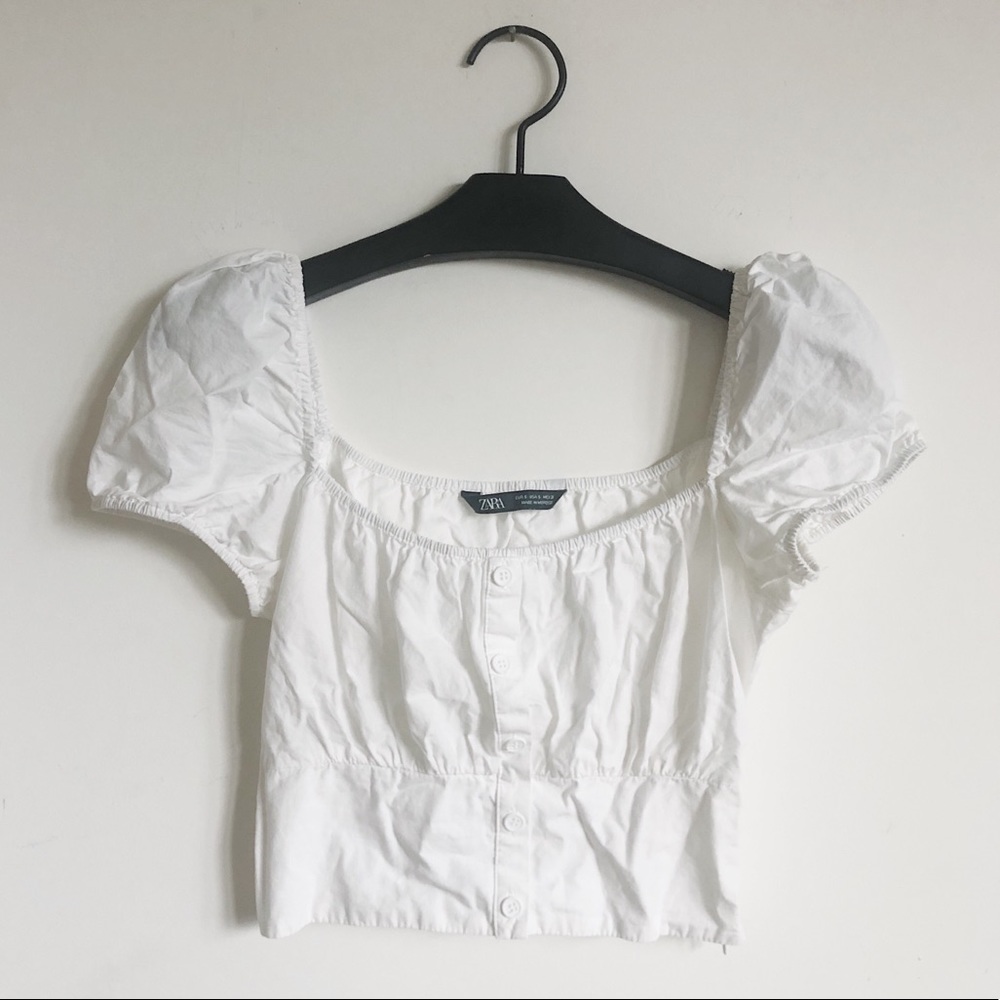 White Zara top puffy sleeves, zipper side, stretch